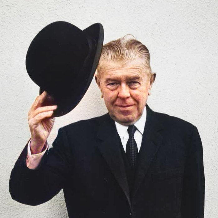 Rene Magritte the surrealist artist who painted bowler hat